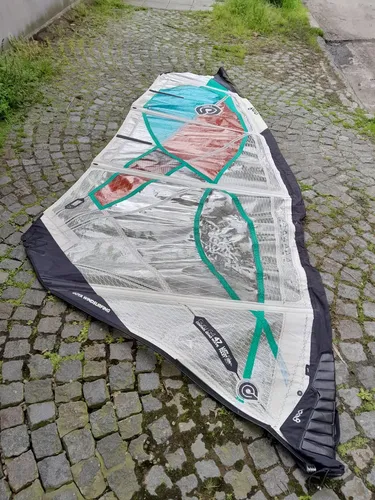 Vela De Windsurf Usada Goya Guru 4.7 Freewave Wave Olas Surf Blanco / Verde