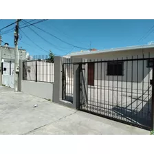 Casa En Alquiler Malvin Lado Norte 2 Dormitorios Con Garage Entrada Para Auto 