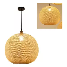Lámpara Colgante De Ratán Y Bambú En La Sala De Estar