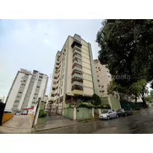  Hermoso , Amplio Y Muy Fresco Apartamento En Alquiler De 105 M2 , Ubicado Muy Cerca De La Cuatricentenaria Urb Los Nisperos