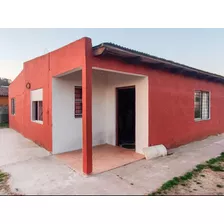 Muy Linda Casa Con Amplio Terreno En Montes De Solymar!