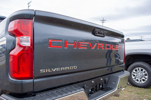 Emblema Chevrolet Letras3d Tapa Trasera Silverado 2023 Foto 4