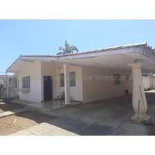 Casa En Venta En Urb. Los Jardines, San Juan De Los Morros. 23-27410. Lln