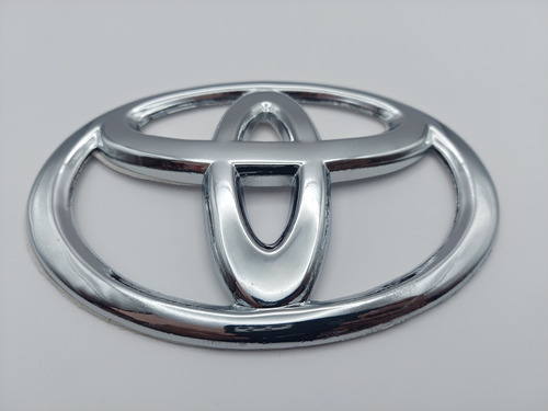 Emblema Parrilla Toyota Hilux Cromado Del 2010 Al 2017 Foto 2