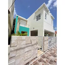 Casa Nueva Ubicada En El Residencial Las Cayas, La Romana