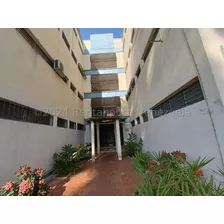 Raul Gutierrez Vende, Apartamento En Bararida Barquisimeto Lara Mls #24-18481