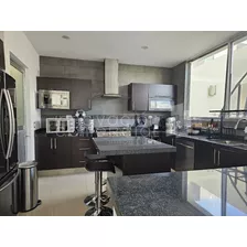 Casa En Venta En Valle De Juriquilla, En Condominio Con Albe