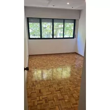 Apartamento En Alquiler De 2 Dormitorios C/ Cochera En Pocitos