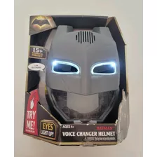 Batman X Superman - Mascara Eletrônica Com Som E Luz Mattel