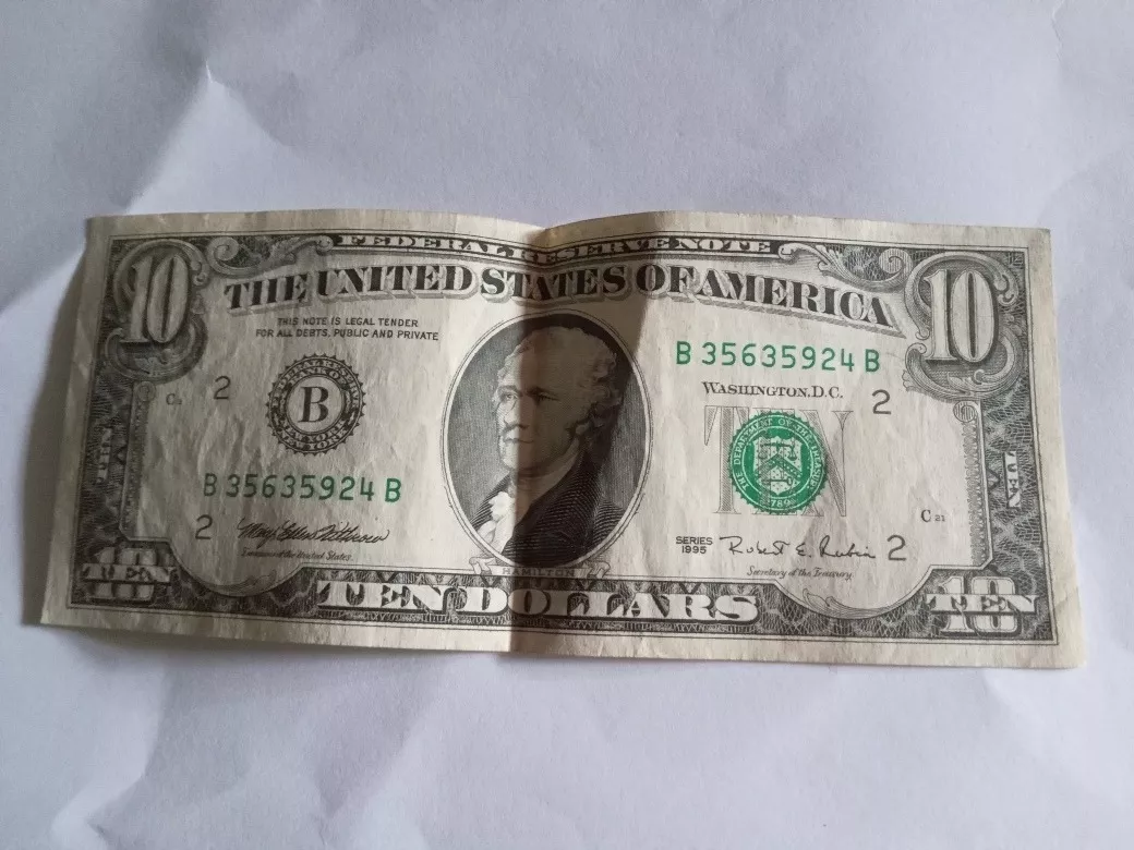 Un Billete De 10 En Un Dolar Americano Con Serie 1995 