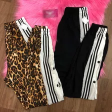 Calça Jogger Estampa Animal Print Com Botões Na Lateral