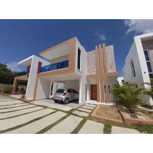 Villa En Venta En Bavaro Punta Cana. A 5 Minutos De Downtown