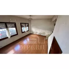 Se Vende Amplia Casa En Cordon Sur , 3 Dormitorios, 2 Baños Y Garaje.