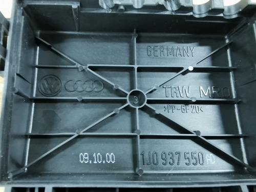 Caja Porta Fusibles Original Batera Audi A3, S3 2001-03 Foto 2