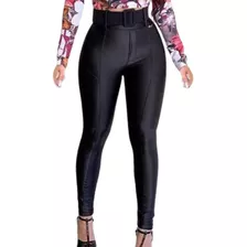 Calça Legging Feminina Couro Cirré Detalhes Frisos Cinto