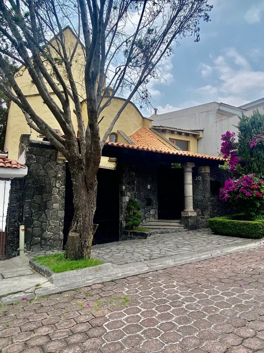 Casa Estilo Mexicano Contemporáneo En Jardines En La Montaña