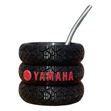 Mate Con Forma De Ruedas De Moto E Insignia Yamaha