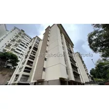 Estupendo Apartamento En Alquiler Con Inmejorable Ubicacion En La Urb. El Cafetal #24-19228