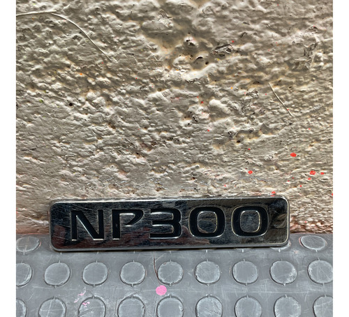 Emblema Nissan Np300 Frontier 2.5 Std 2016/2020  Foto 4