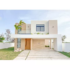 Vendo Exclusiva Villa Unifamiliar De Dos Nivel Completamente Privada, Ubicada En El Residencial Brisas De Punta Cana