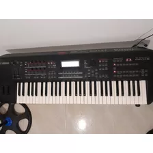 Teclado Sintetizador Yamaha Mox6 Con Estuche