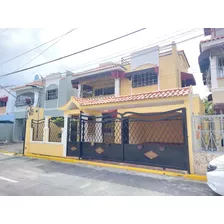 Vendo Hermosa Casa En Reparto Los Tres Ojos, Zona Oriental, Santo Domingo Este, Rep.dom