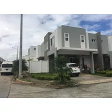 Venta De Casa En Ph Victoria, Brisas Del Golf 20-4811