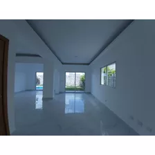 Casa En Venta, La Altagracia, Punta Cana, 200m2, 3 Hab. 2 Parqueos, A 5 Minutos De Downtown Punta Cana, Todas Las Comodidades, Oportunidad En Precio Y Ubicación, Tu Villa De Ensueño.