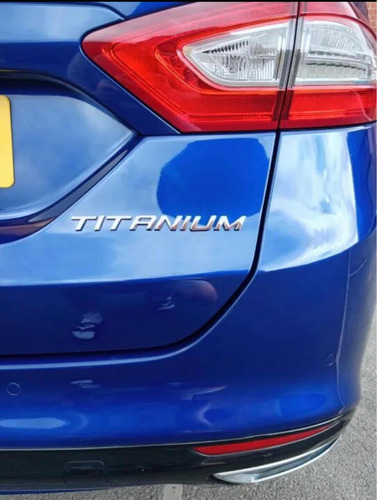 Emblema Titanium Ford Foto 6