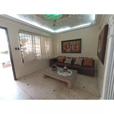 Ana Molleja Vende Hermosa Casa Amoblada En Avenida Rotaria Barquisimeto-lara / Akm