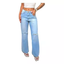 Calça Jeans Feminina Modelo Boot Cut Com Detalhe Destroid