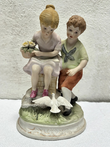 Figuraporcelana Cuernavaca Niños Con Paloma Cuernavaca Multicolor