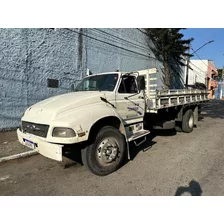 Ford F12000 Carroceria