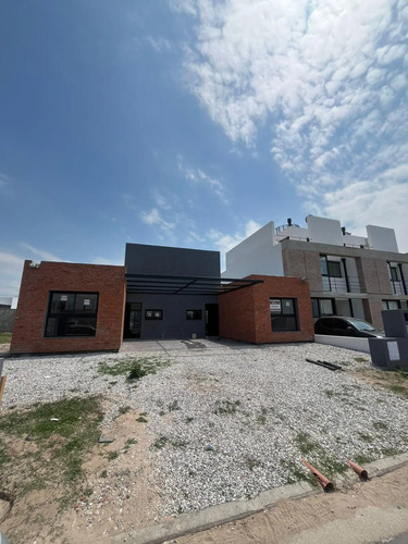 Oportunidad Casa En Planta Baja Con 2 Dormitorios En Rincones De Manantiales