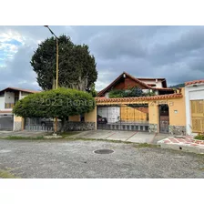 Hermosa Y Amplia Casa Colonial En Venta Urbanización San Antonio Mérida, Excelente Mantenimiento Y Cuenta Con Un Anexo Independiente 23-30961
