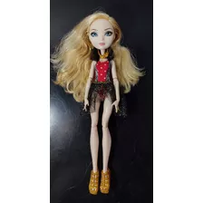 Boneca Ever After High Apple White Praia Encantada