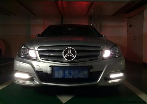 Emblema Led Frontal Aplicado Al Mercedes Benz E300 Glk350 Cl Foto 4