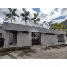 Se Vende Bella Quinta En Urbanización Palmarito 001jsc