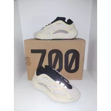 Zapatilla Yeezy 700