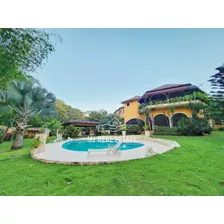 Casa En Arroyo Manzano, Santo Domingo, Con Enorme Patio, Piscina Y Gazebo