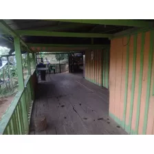 Casa Rural En Madera Y Tierra Cultivada En Café, Yuca