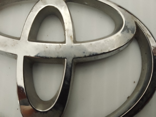 Emblema Toyota Genrico Usado Susio 8.6cm Por 5.6 Cm  Foto 4