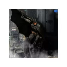 Ascending Knight Batman One 12 Mezco Toyz En Stock