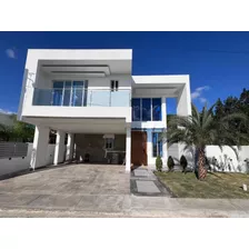 Hermosa Y Amplia Casa En Venta En Gurabo