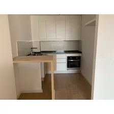 Apartamento De 2 Dormitorios 1 Baño Con Terraza Sobre La Principal Avenida De Montevideo