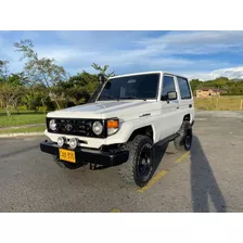 Toyota Land Cruiser 1987 4.0 Fj73