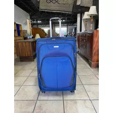 Maleta Marca Samsonite Nueva. Mide 78 Cm X 49 Cm X 30 Cm