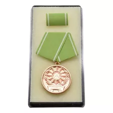 Medalla O Pin Metálico De Excelencia De Alemania Oriental 