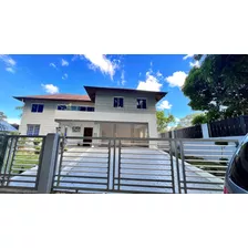 Vendo Villa De 2 Niveles 4hab/860mt2 De Terreno En Sabaneta 