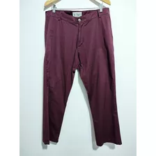 Pantalón Jean Recto Penguin Color Granate Impecable